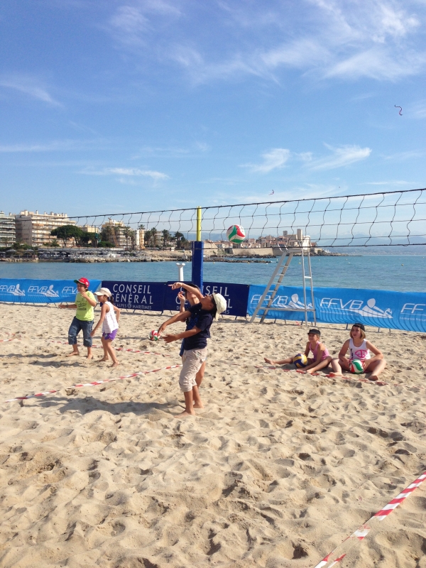 INITIATION AU BEACH VOLLEY pour les CE2, CE2/CM1 et CM1 sur la plage du
